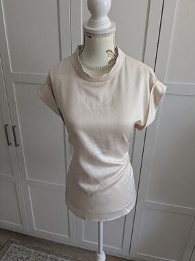Dynamite Cream Short Sleeve Crewneck Top